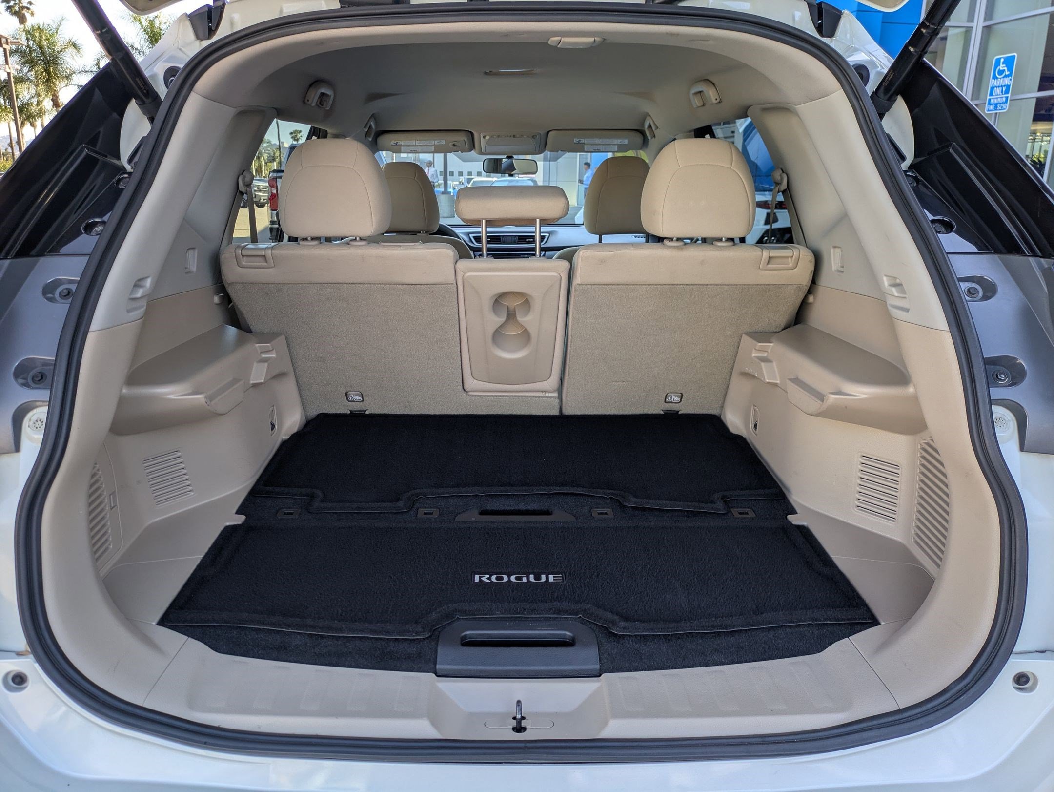 Used 2016 Nissan Rogue SV w/ SV Premium Package image 25