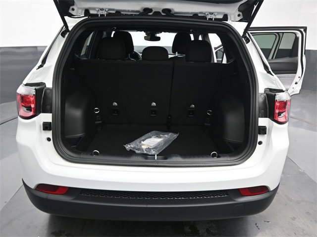 Used 2025 Jeep Compass Sport image 17
