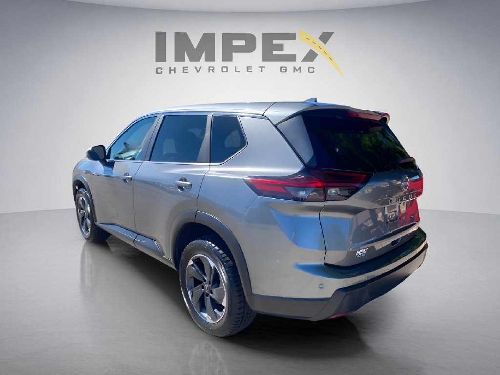 Used 2024 Nissan Rogue SV AWD/4WD image 3
