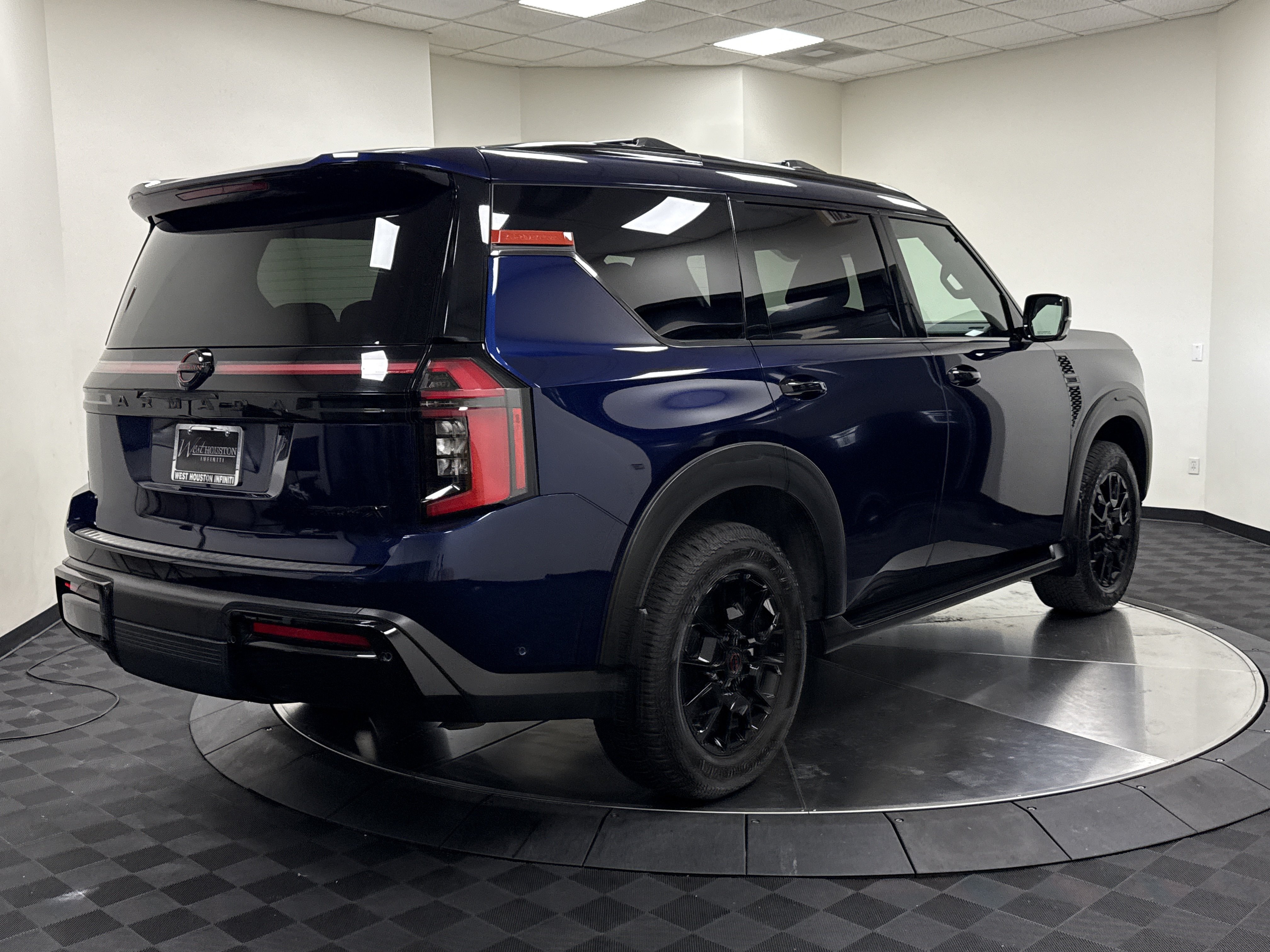 Used 2026 Nissan Armada PRO-4X w/ Captain's Chari Seat Package AWD/4WD image 7