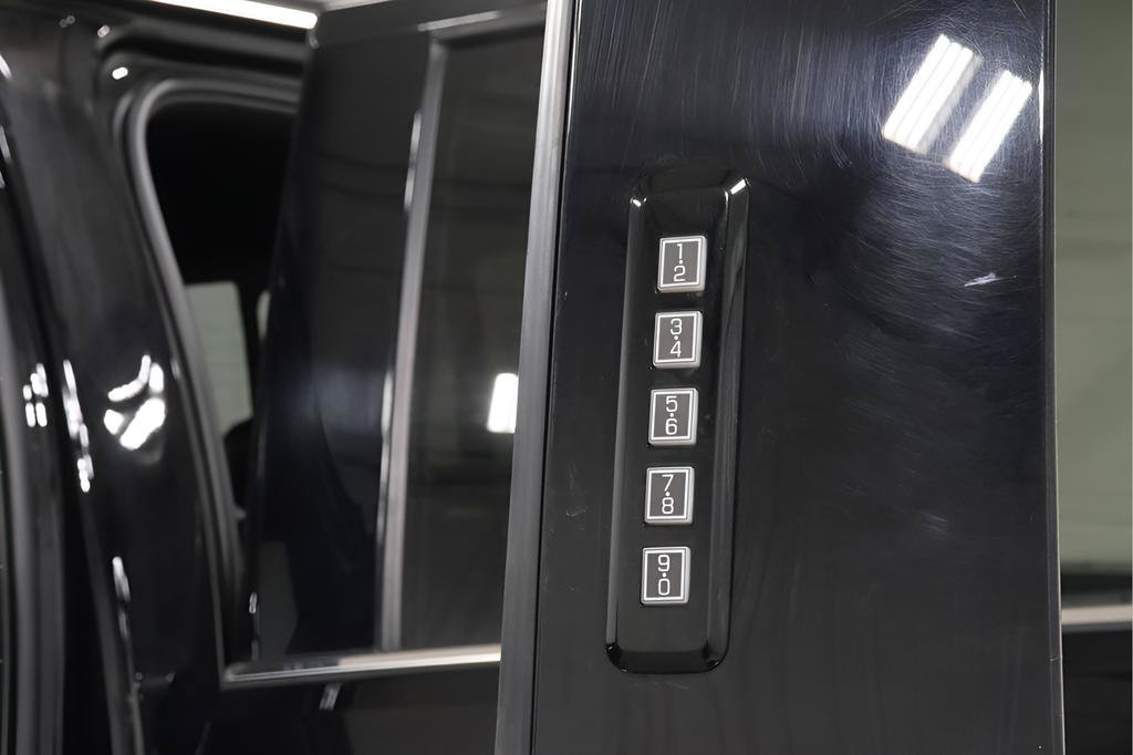 Used 2023 Ford F250 Platinum AWD/4WD image 41