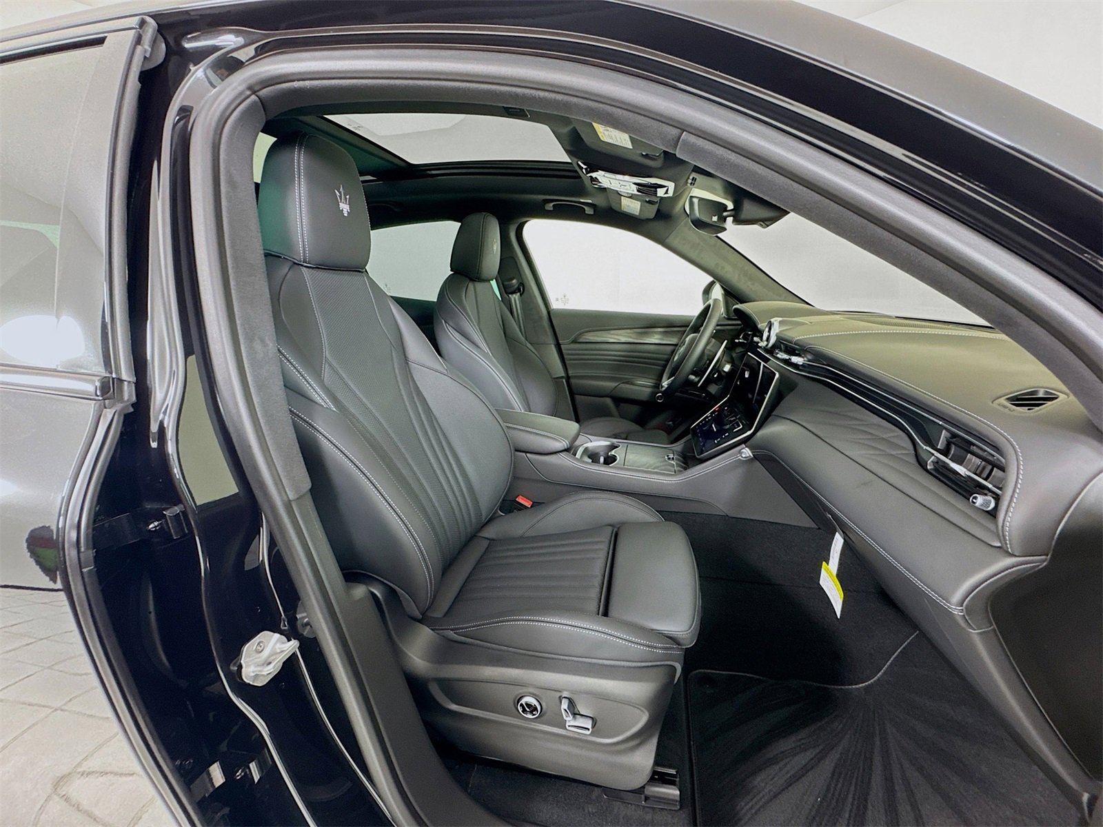 New 2025 Maserati Grecale Modena image 29