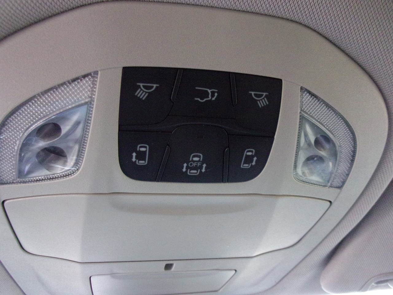 Used 2023 Chrysler Pacifica Touring-L image 31