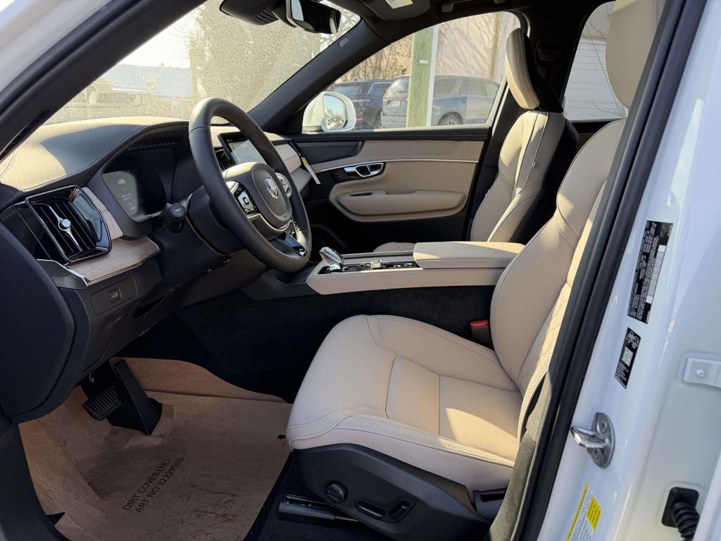 New 2026 Volvo XC90 B6 Plus w/ Protection Package Premier AWD/4WD image 15