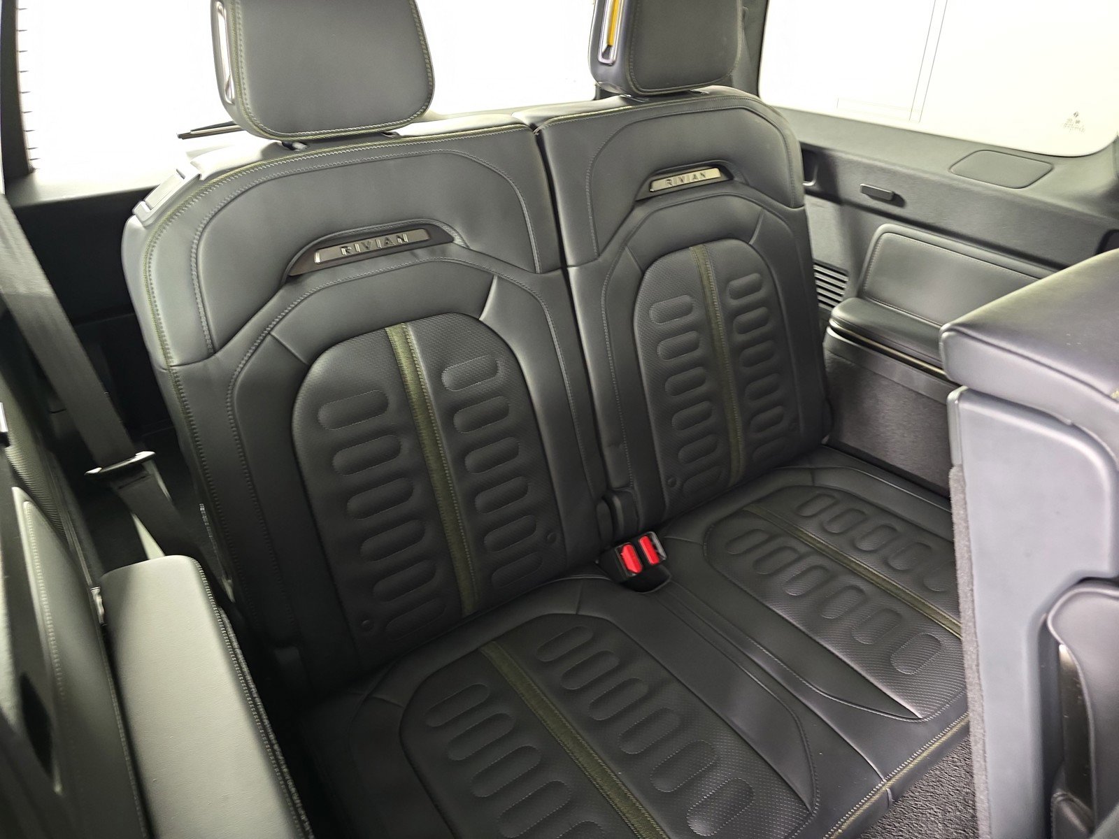 Used 2022 Rivian R1S Launch Edition image 25