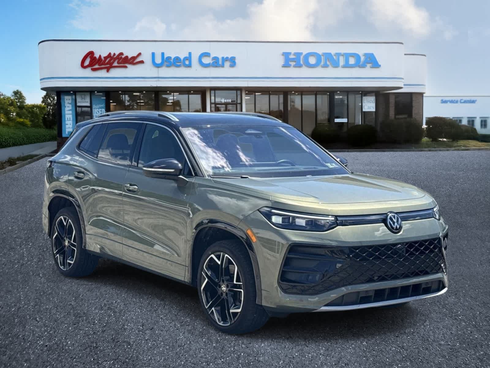 Used 2025 Volkswagen Tiguan SEL R-Line AWD/4WD image 7
