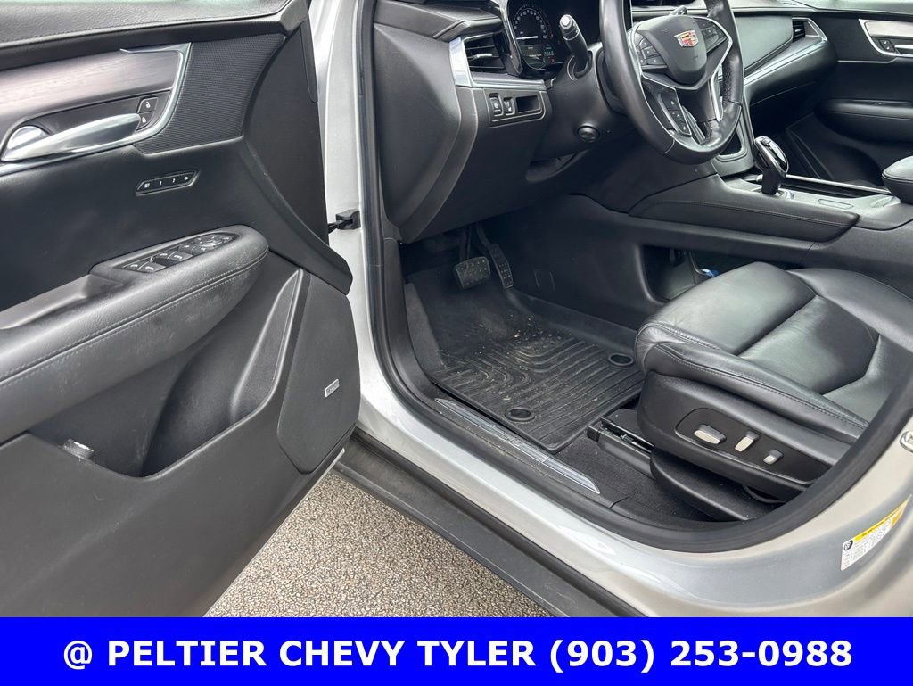 Used 2018 Cadillac XT5 Luxury w/ Driver Awareness Package FWD image 11