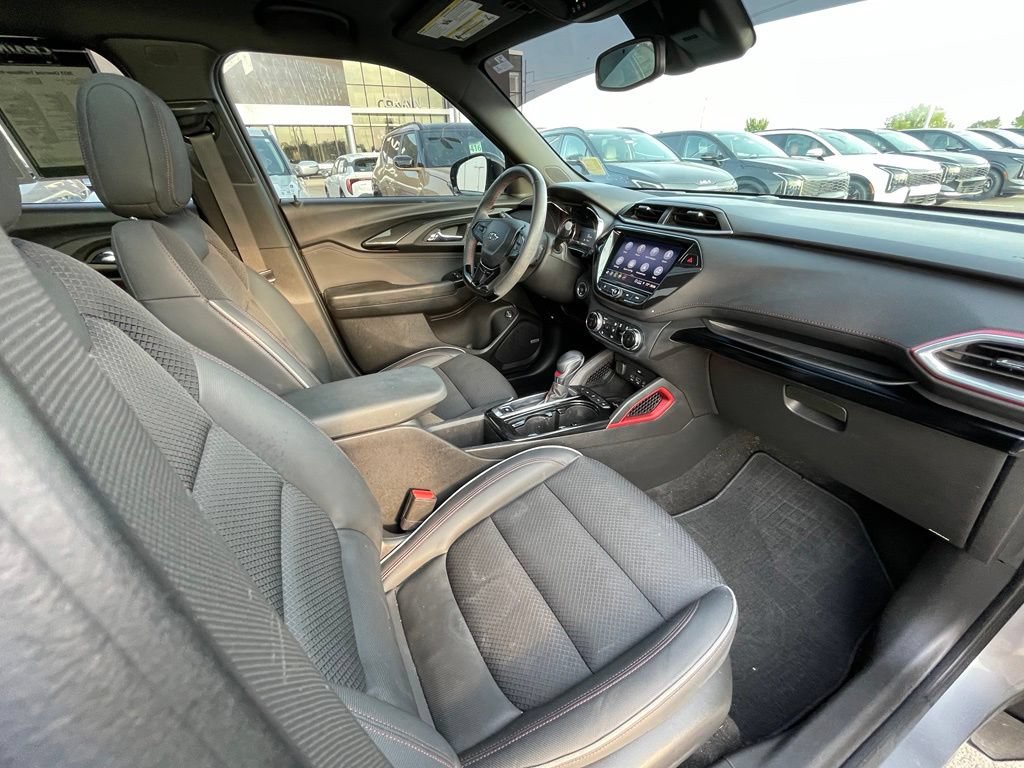 Used 2023 Chevrolet TrailBlazer RS w/ Sun and Liftgate Package FWD image 27