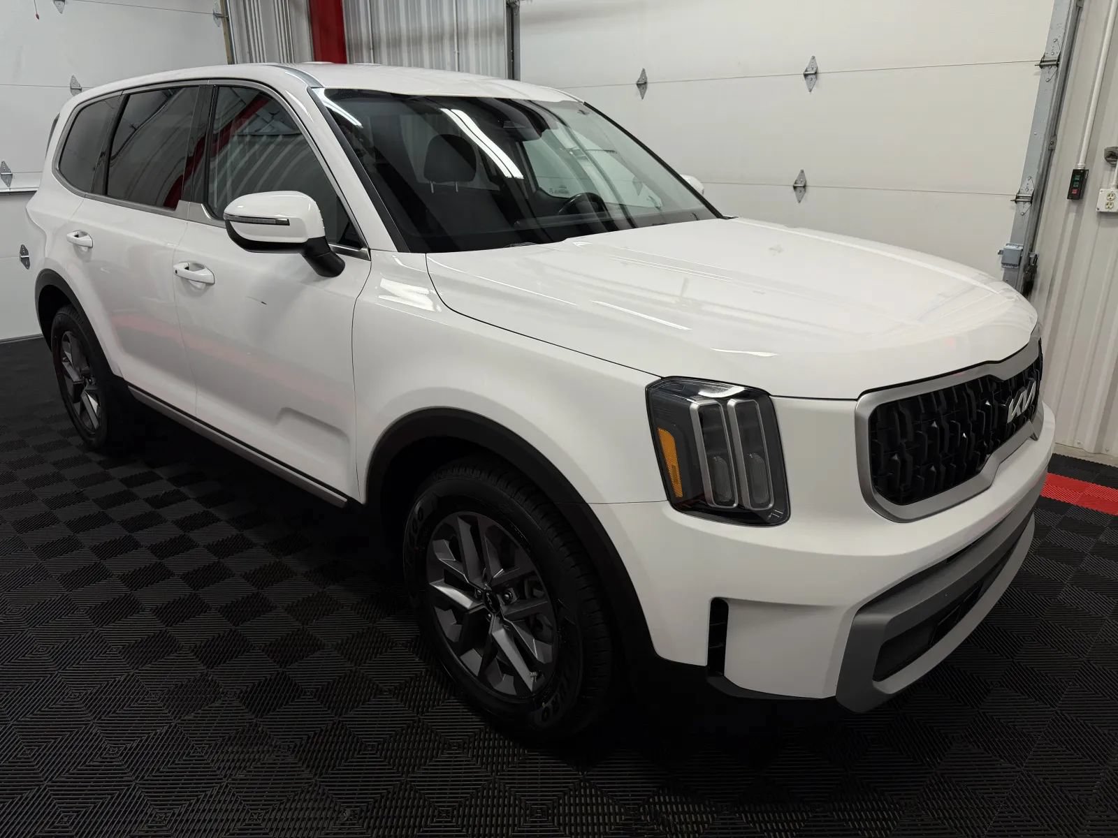 Used 2024 Kia Telluride LX FWD image 5