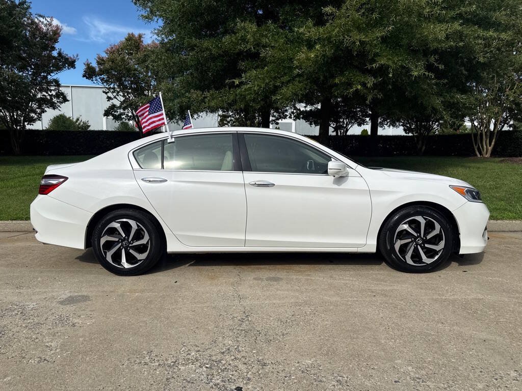 Used 2017 Honda Accord EX-L image 2