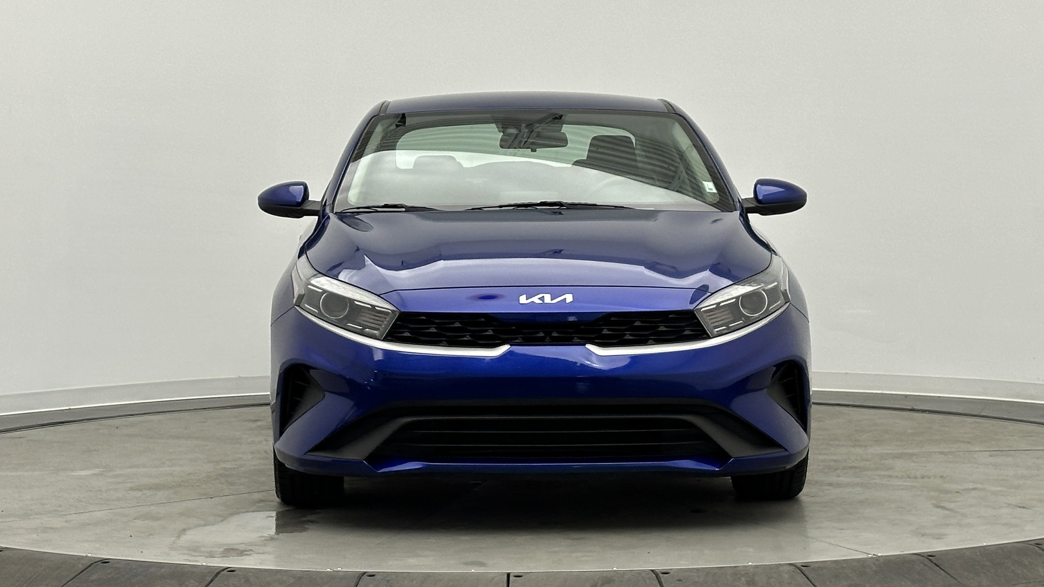 Used 2022 Kia Forte LXS image 2