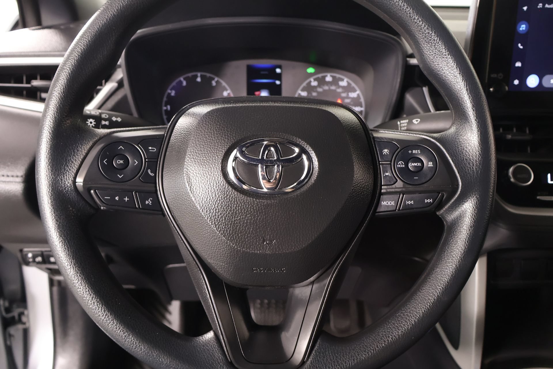 Used 2025 Toyota Corolla Cross AWD Hybrid image 3