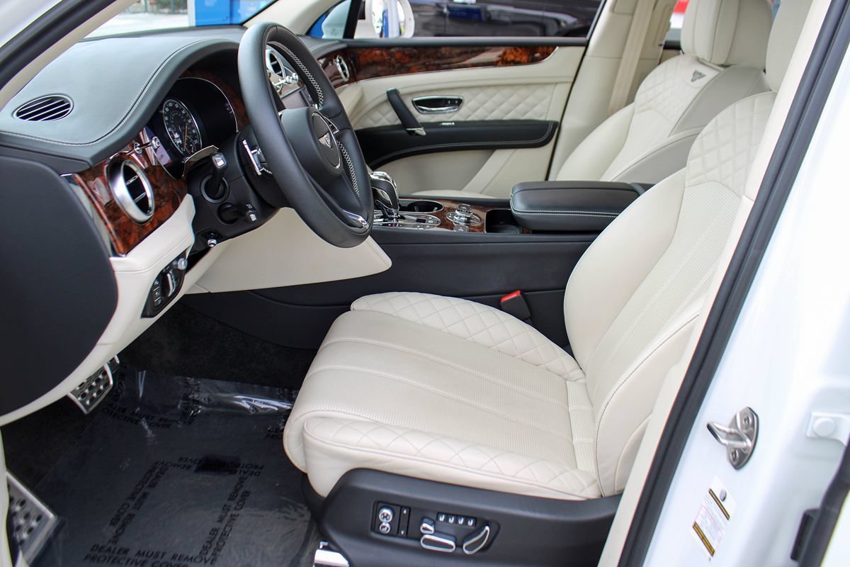 Used 2020 Bentley Bentayga Plug-In Hybrid AWD/4WD image 14