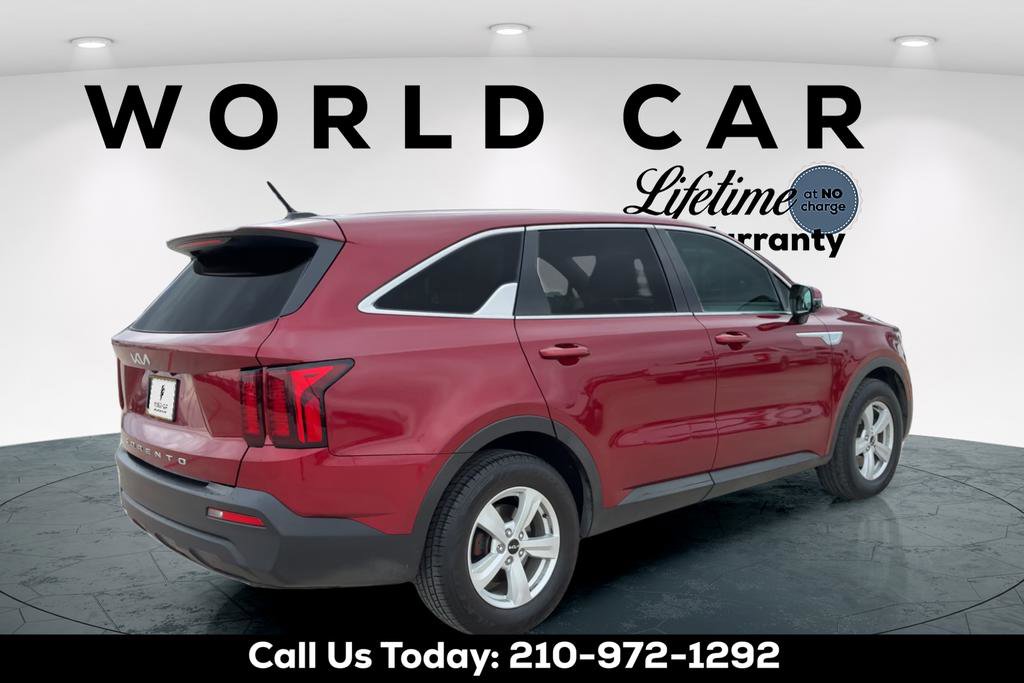 Used 2022 Kia Sorento LX image 3