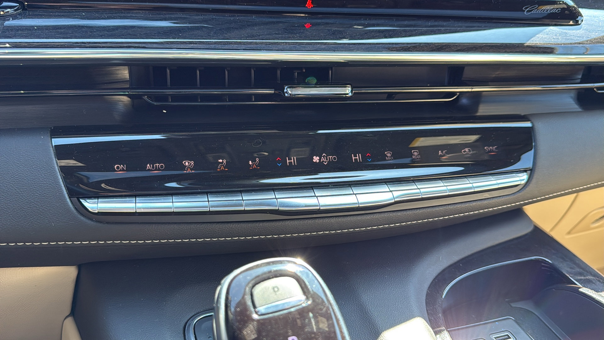 Certified 2022 Cadillac Escalade Premium Luxury w/ Performance Package image 22