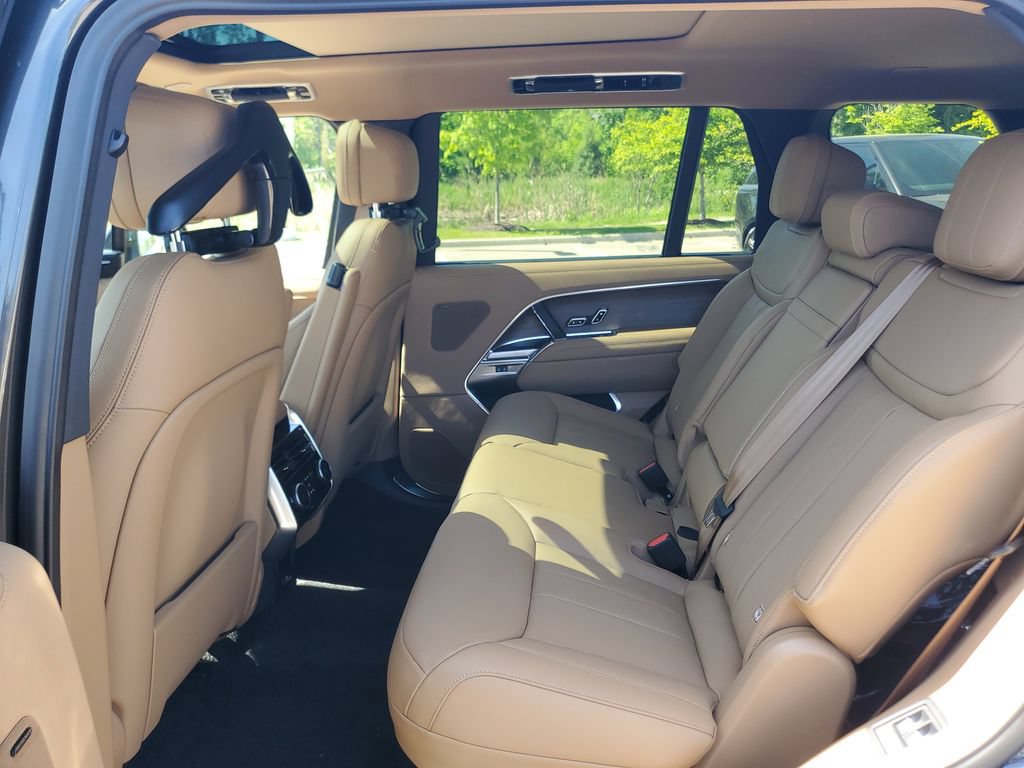 New 2026 Land Rover Range Rover Long Wheelbase SE AWD/4WD image 23