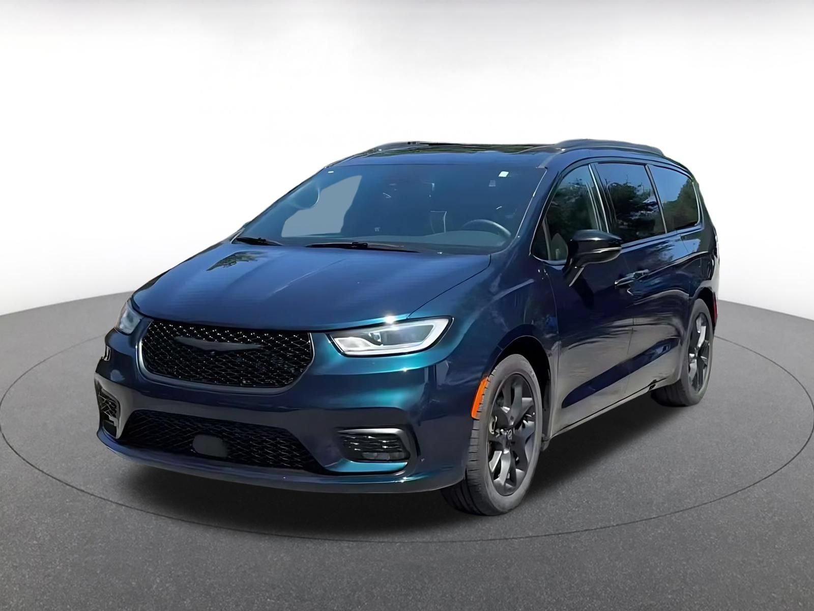 Used 2025 Chrysler Pacifica Limited FWD image 6