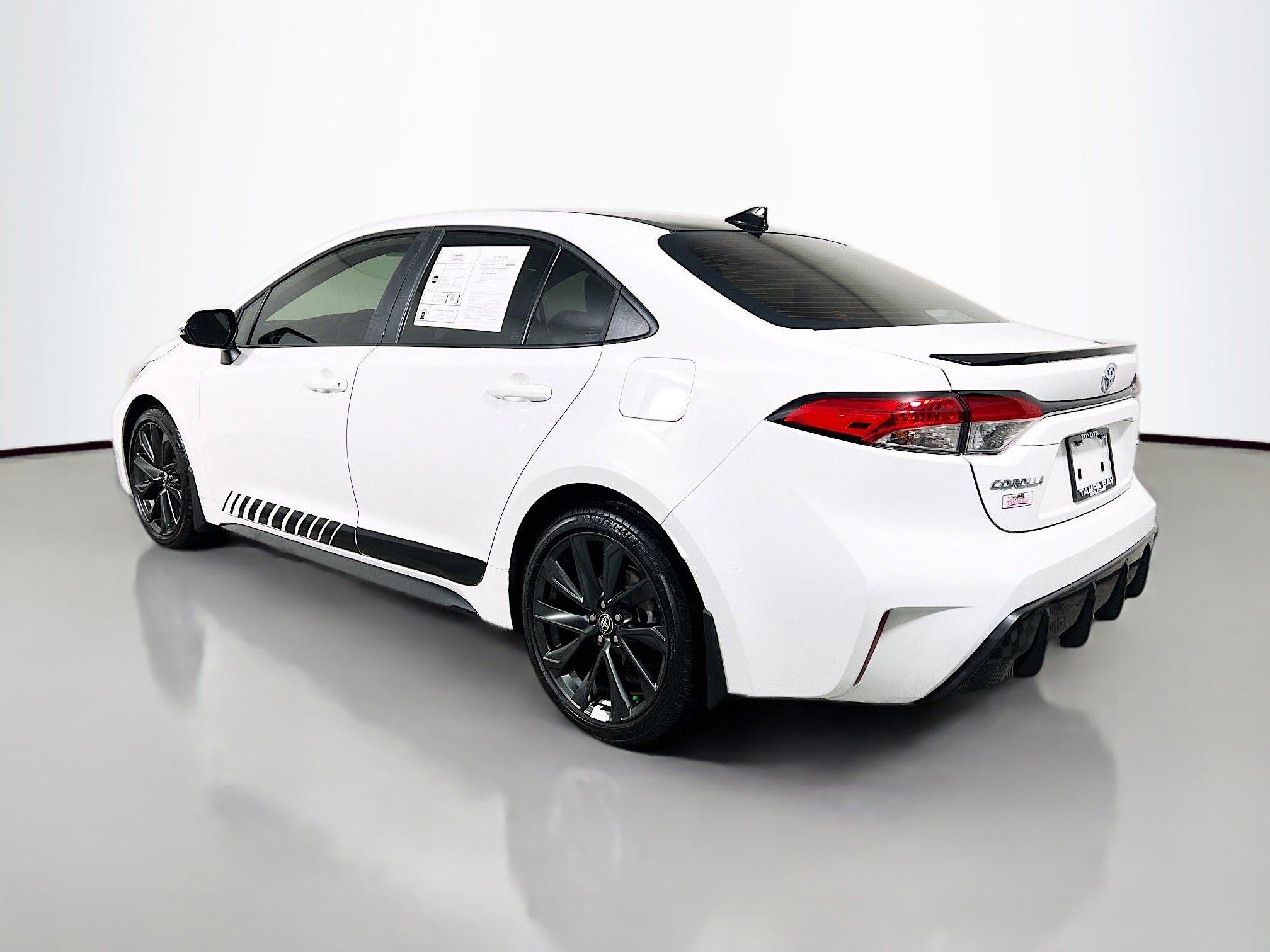 Used 2025 Toyota Corolla SE w/ Convenience Package image 8