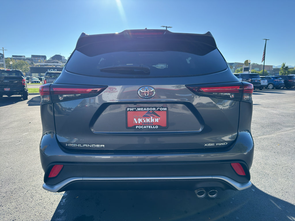 New 2025 Toyota Highlander XSE image 3