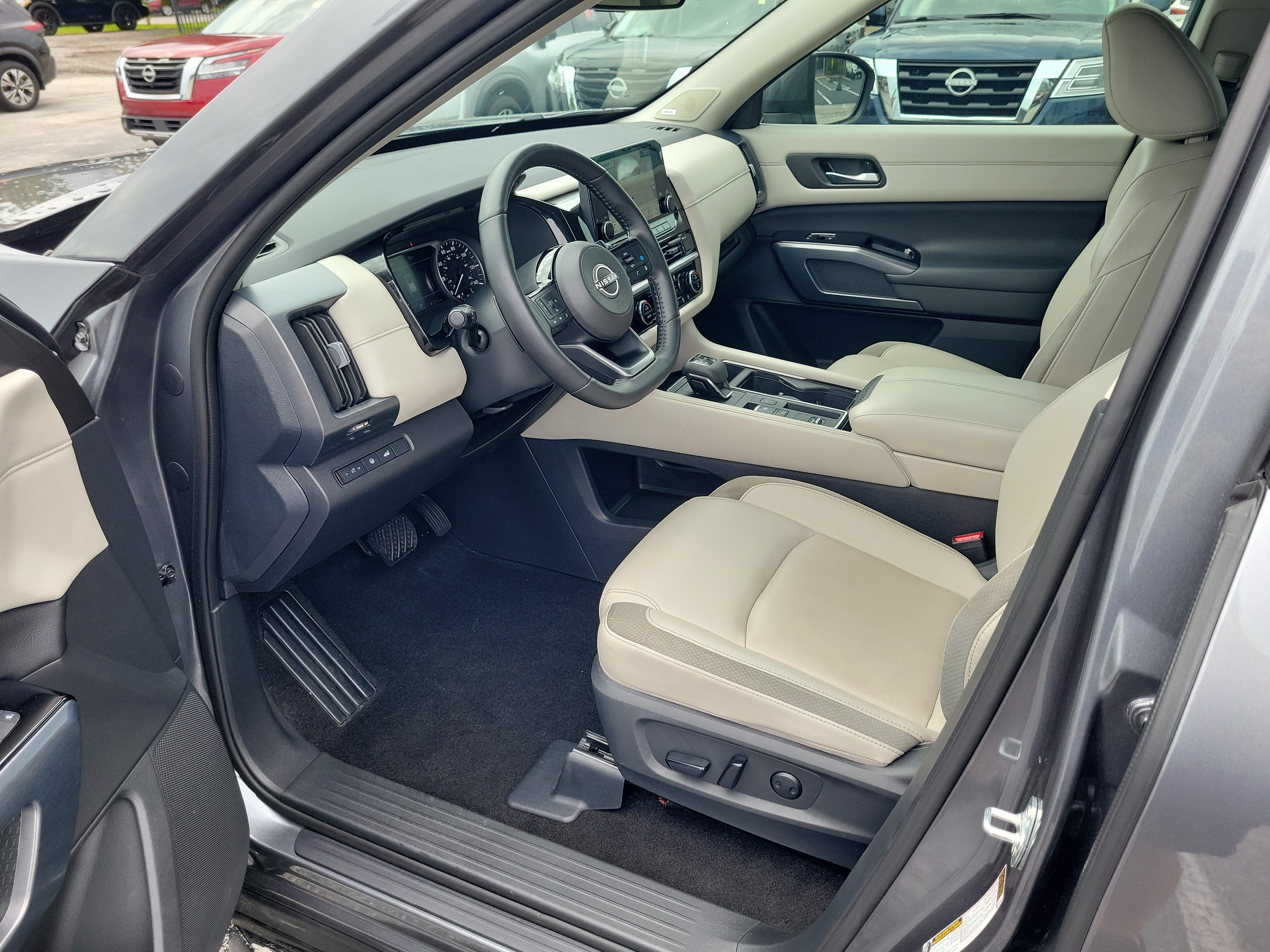 Certified 2024 Nissan Pathfinder SL w/ SL Premium Package FWD image 12