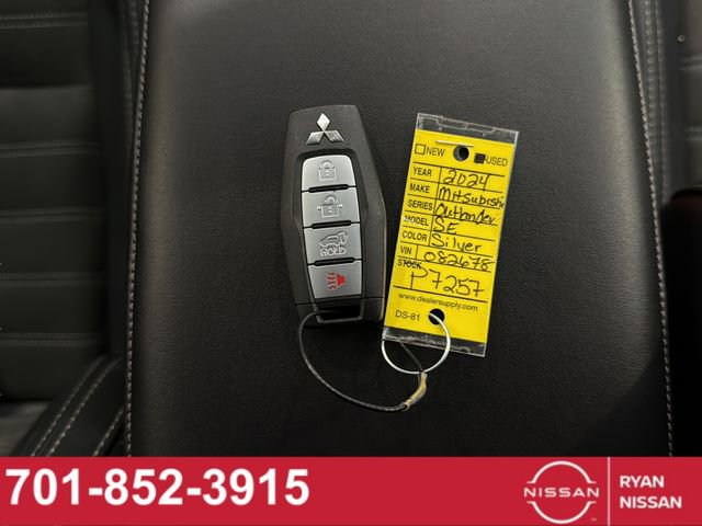 Used 2024 Mitsubishi Outlander SE image 25
