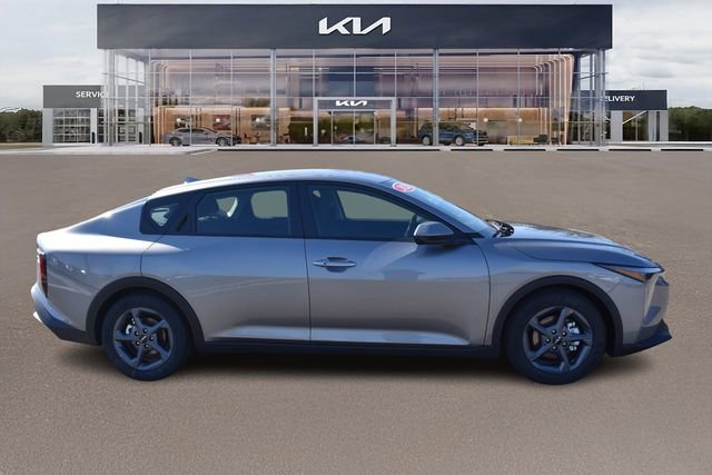 New 2026 Kia K4 LXS image 2