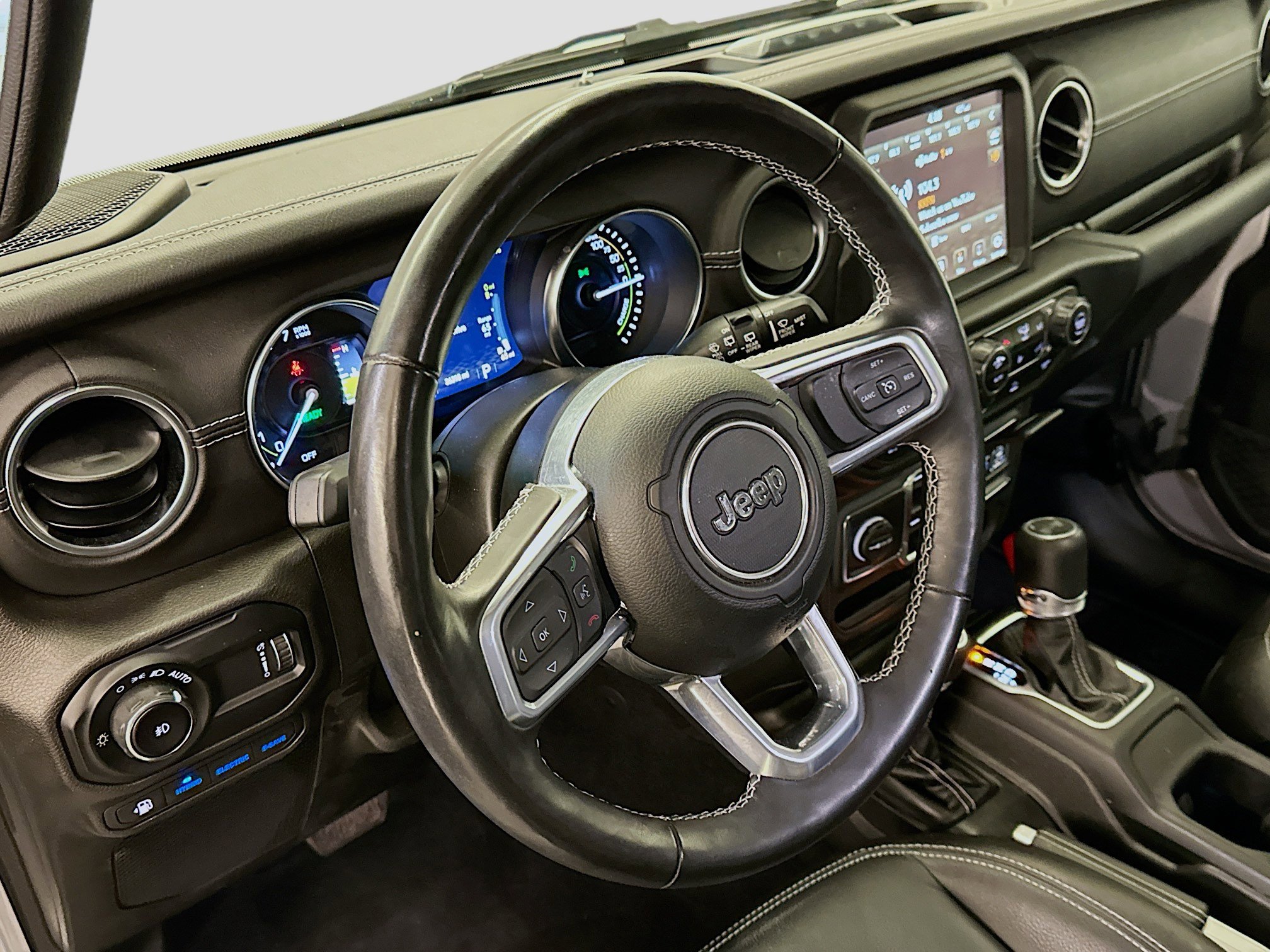 Used 2023 Jeep Wrangler Sahara w/ Cold Weather Group image 18