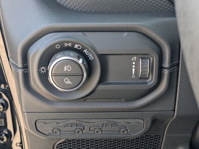 Used 2024 Jeep Gladiator Rubicon w/ Safety Group AWD/4WD image 16