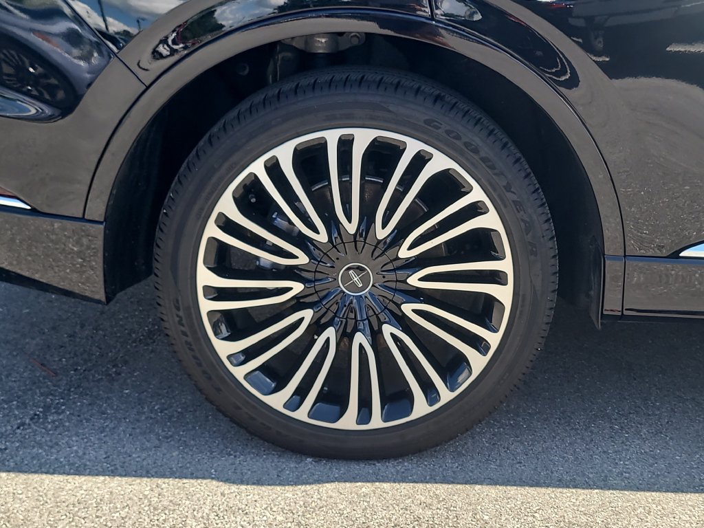 Certified 2025 Lincoln Aviator Black Label AWD/4WD image 5