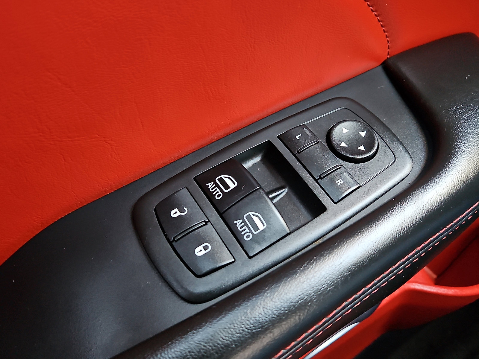 Used 2015 Dodge Challenger SXT Plus RWD image 11