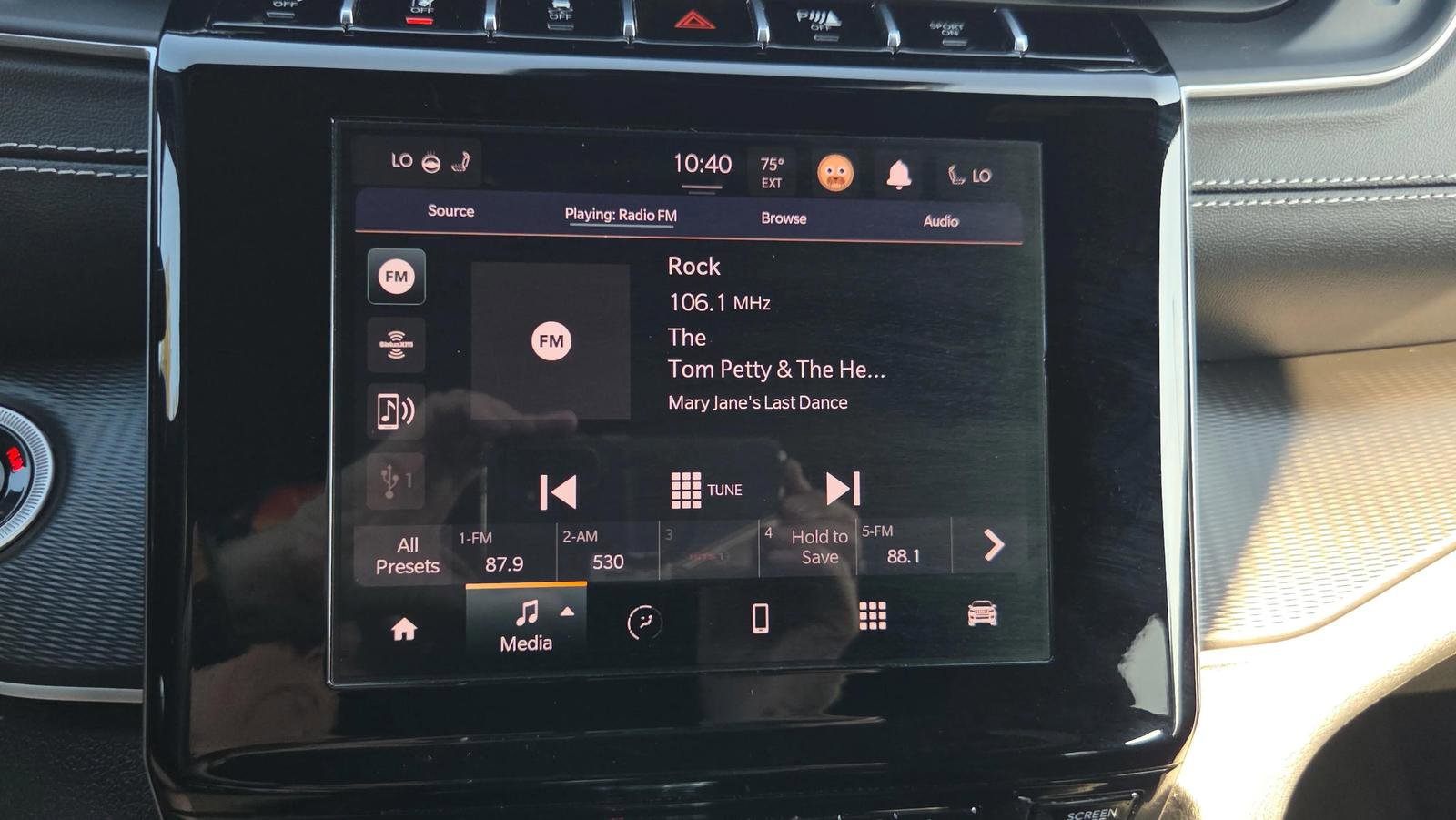 Used 2024 Jeep Grand Cherokee L Laredo w/ Luxury Tech Group I image 11