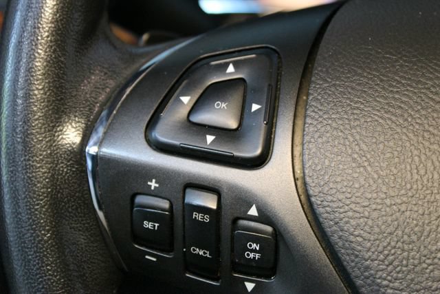 Used 2013 Lincoln MKS AWD image 21