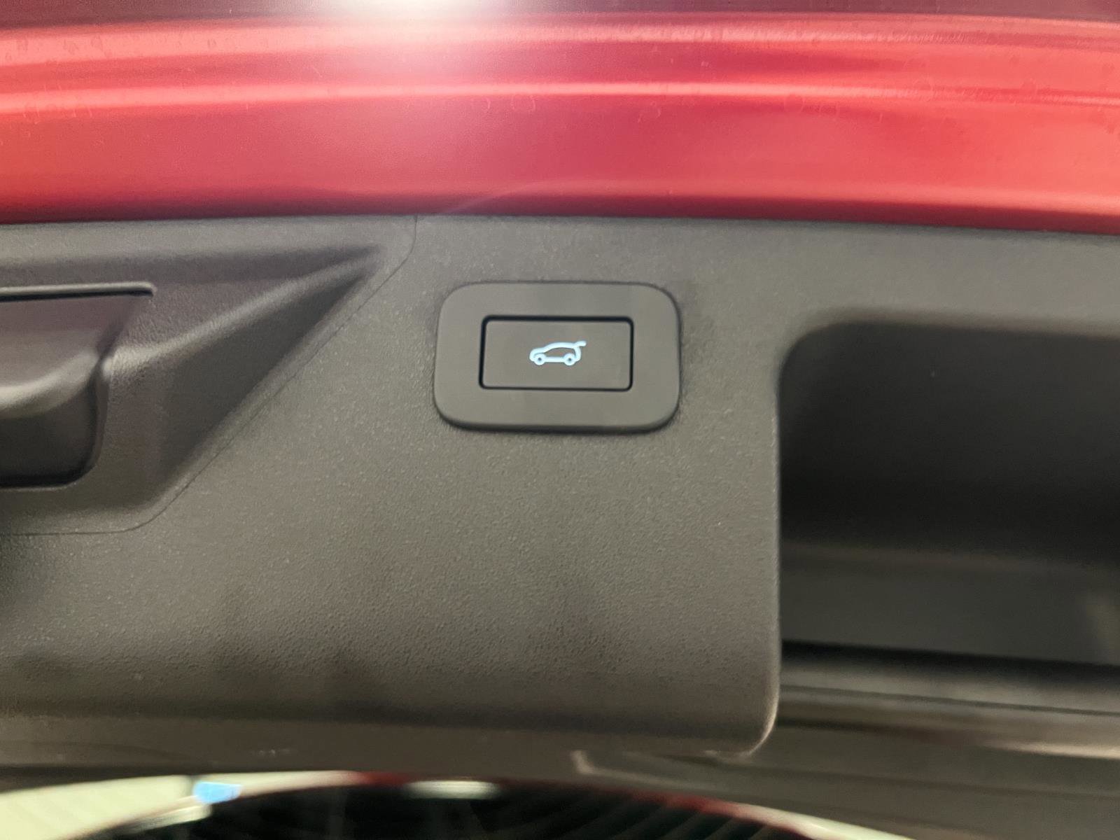 Used 2025 Land Rover Discovery Sport S image 32