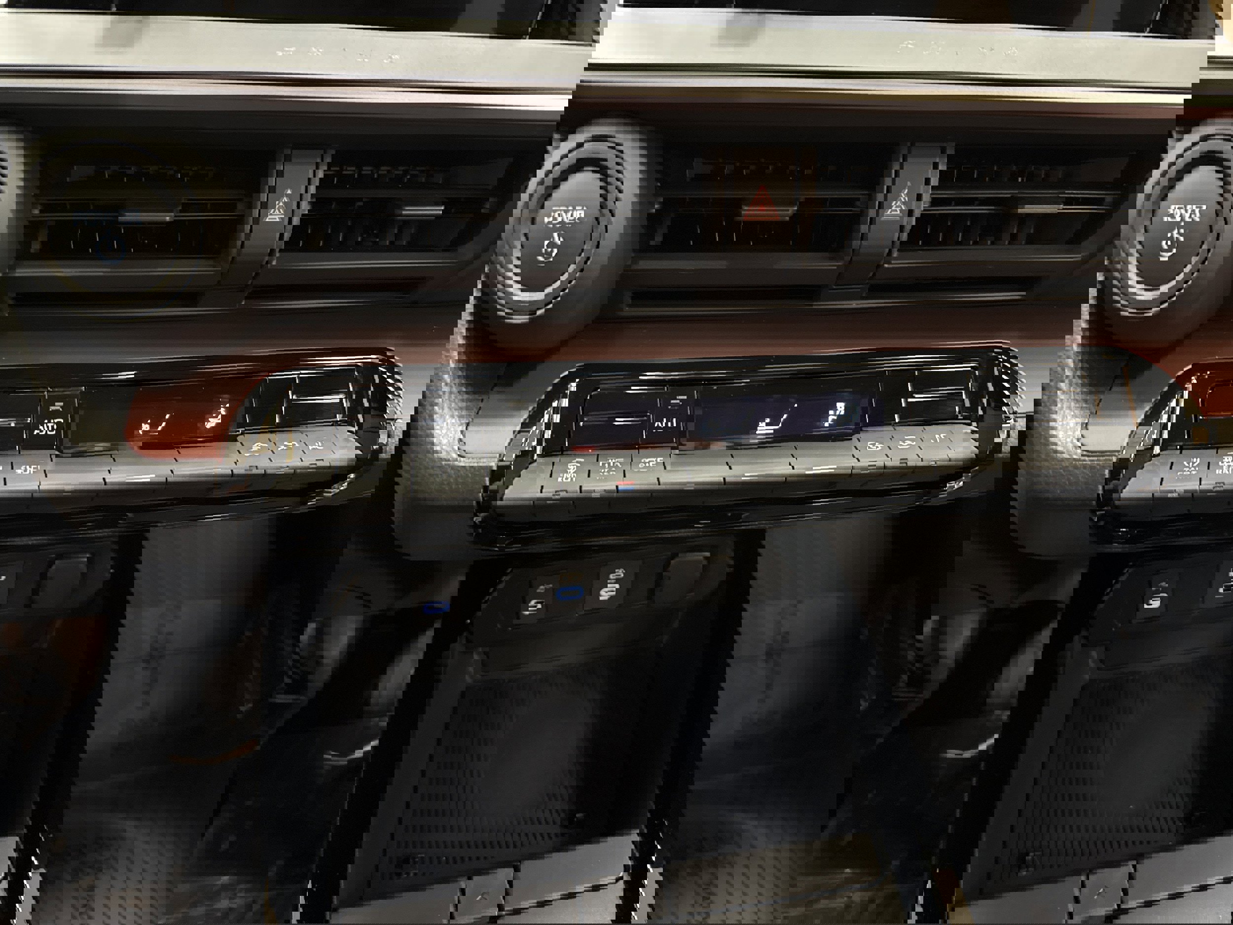 Used 2025 Toyota Prius SE image 49