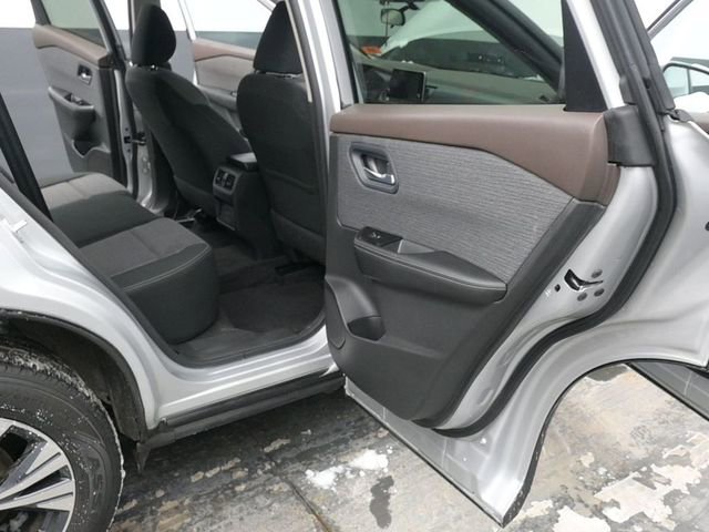 Used 2023 Nissan Rogue SV image 12