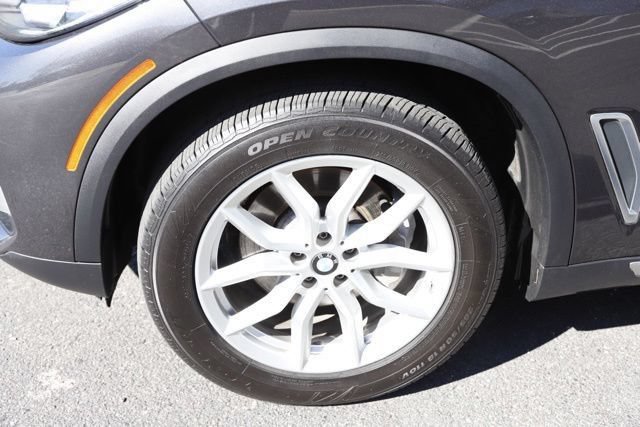 Used 2021 BMW X5 xDrive40i w/ Convenience Package AWD/4WD image 13