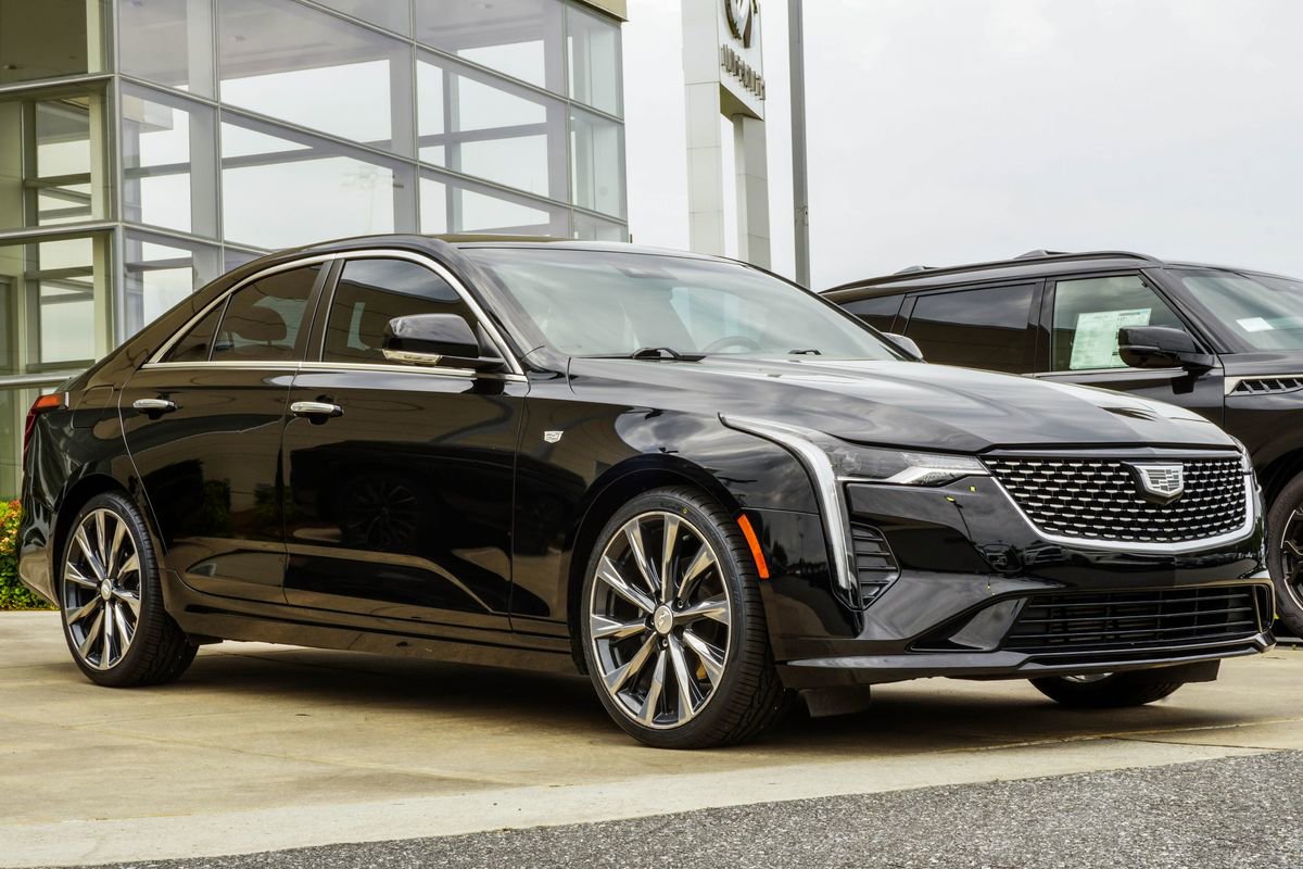 Used 2022 Cadillac CT4 Luxury w/ LPO, Exterior Accent Package RWD image 4