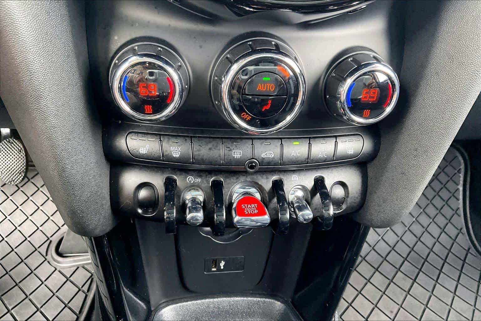 Used 2024 MINI Cooper 2-Door Hardtop FWD image 33