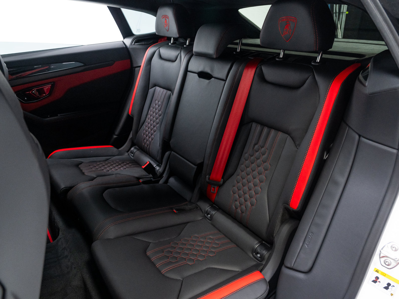 Used 2025 Lamborghini Urus SE AWD/4WD image 49
