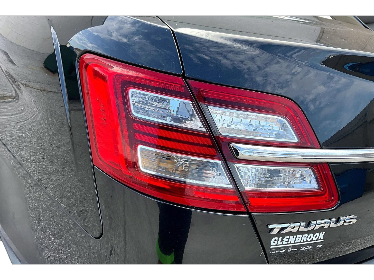Used 2013 Ford Taurus Limited FWD image 37