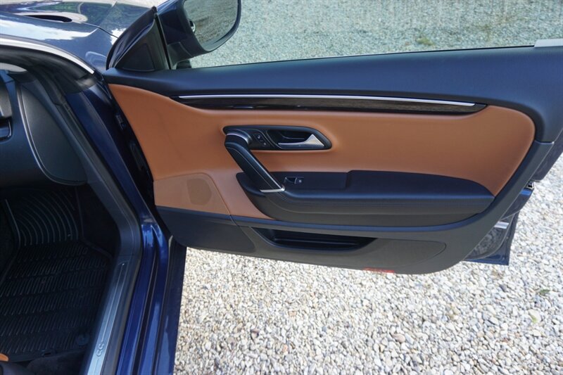 Used 2014 Volkswagen CC Executive FWD image 30