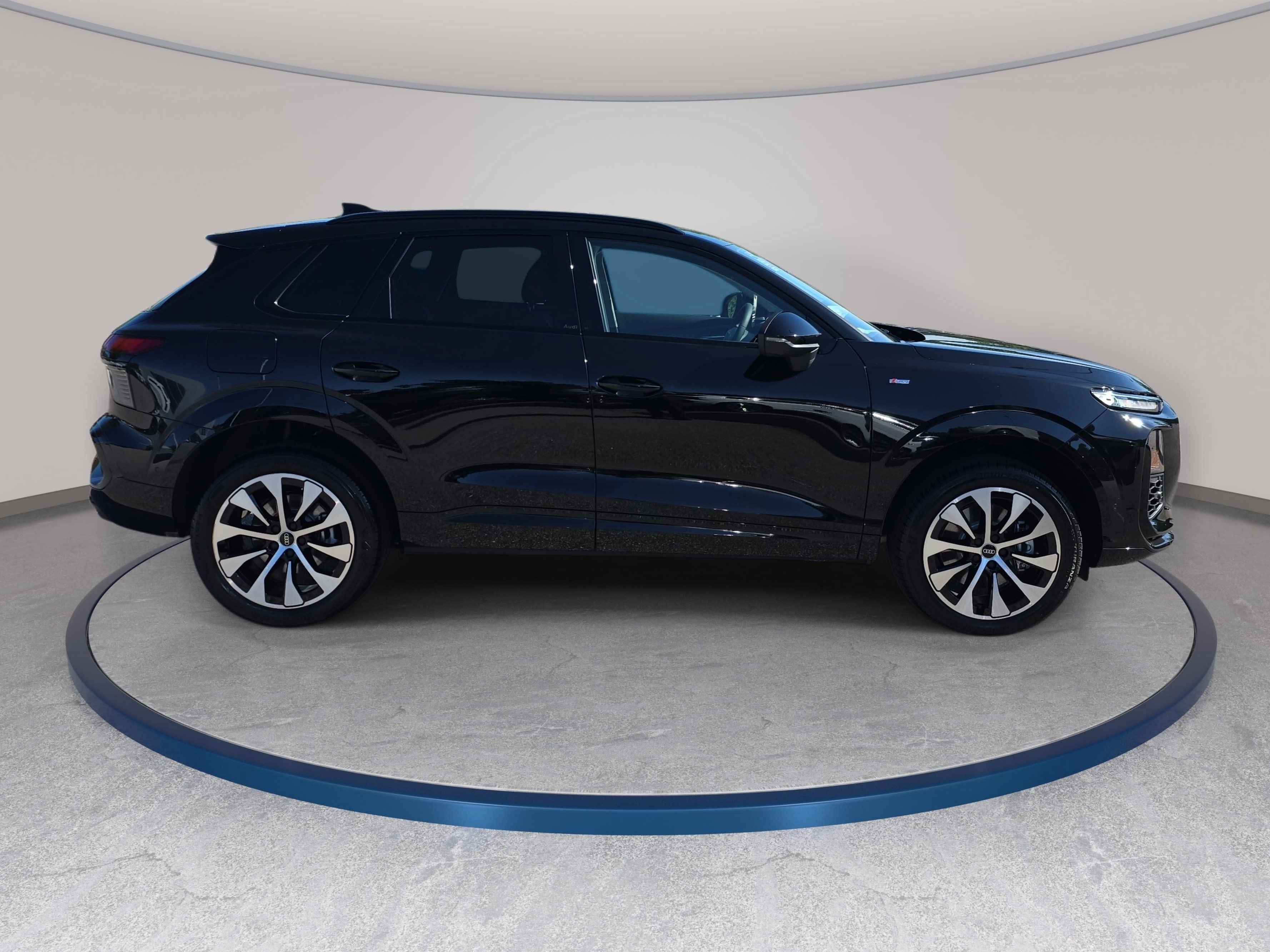 New 2026 Audi Q3 quattro 2.0T AWD/4WD image 4