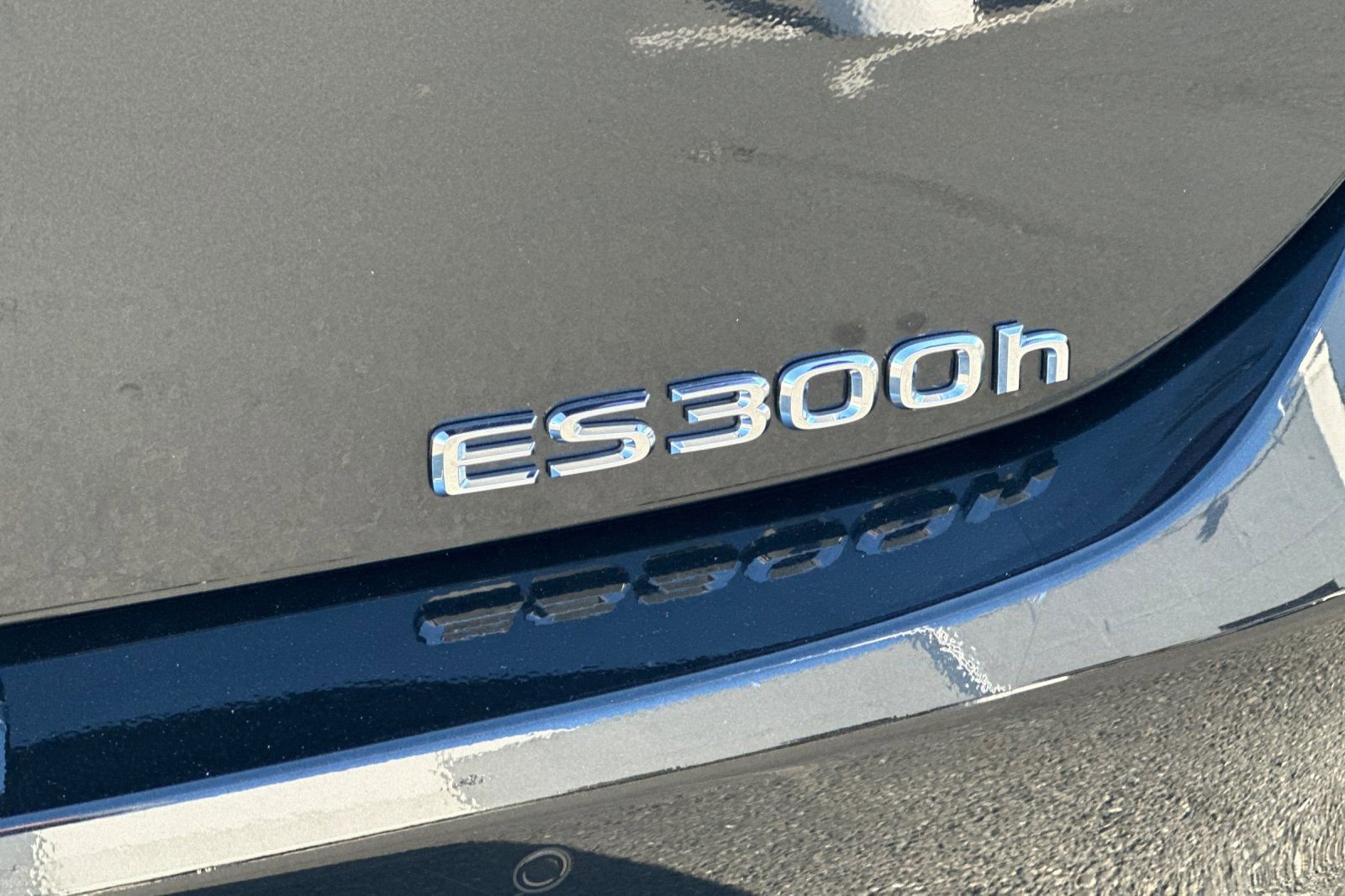 Certified 2025 Lexus ES 300h w/ Premium Package image 21