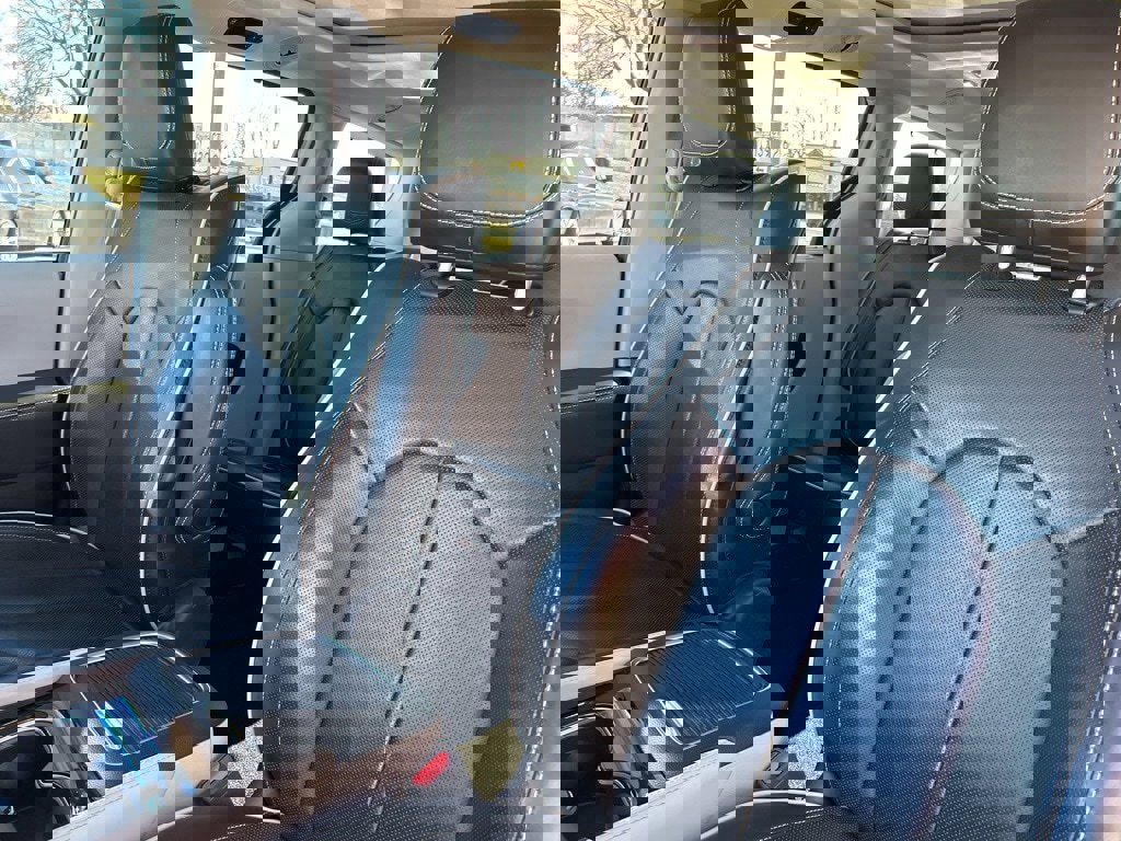 Used 2023 Chrysler Pacifica Limited w/ Uconnect Theater Family Group image 27