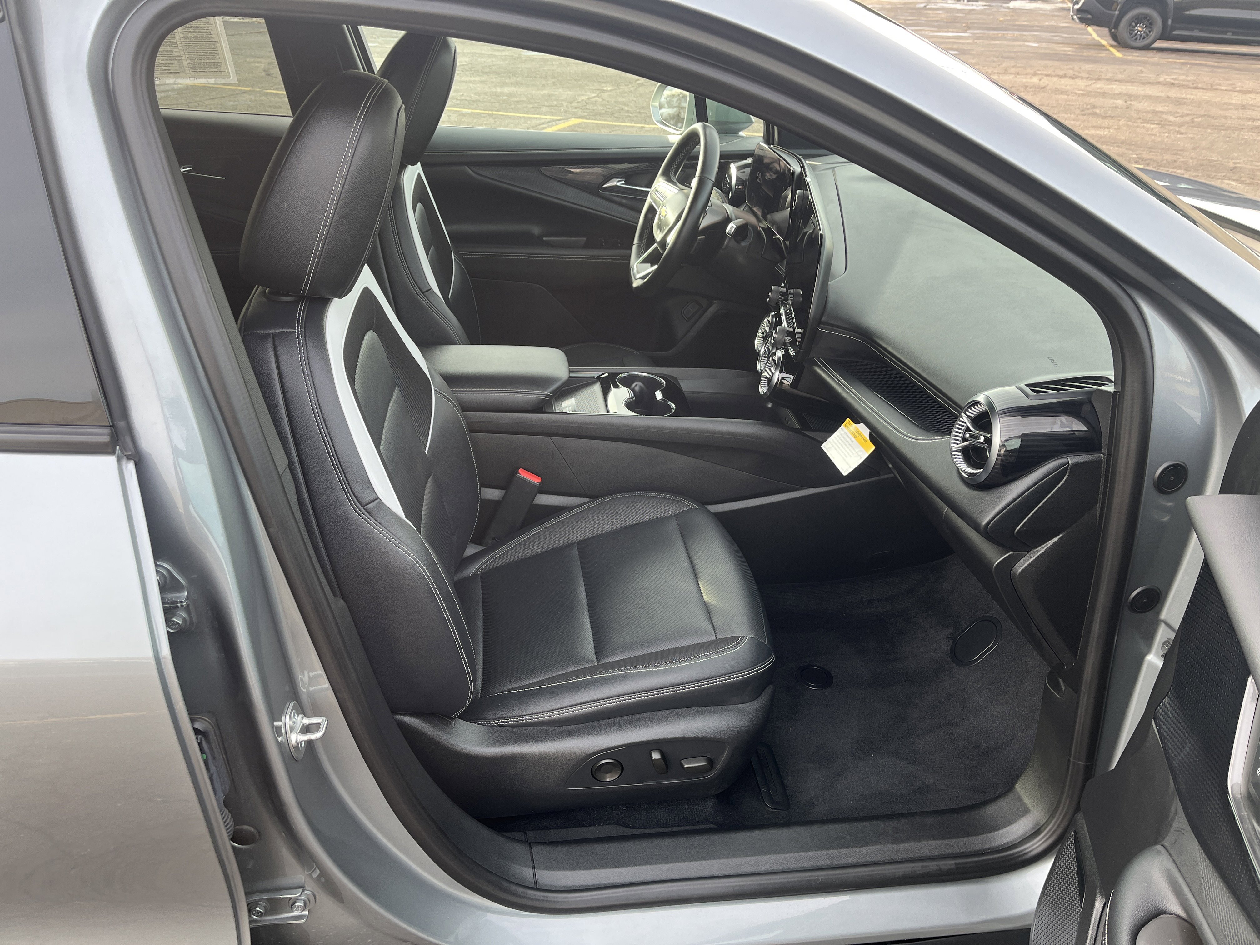 Used 2024 Chevrolet Blazer EV LT image 16