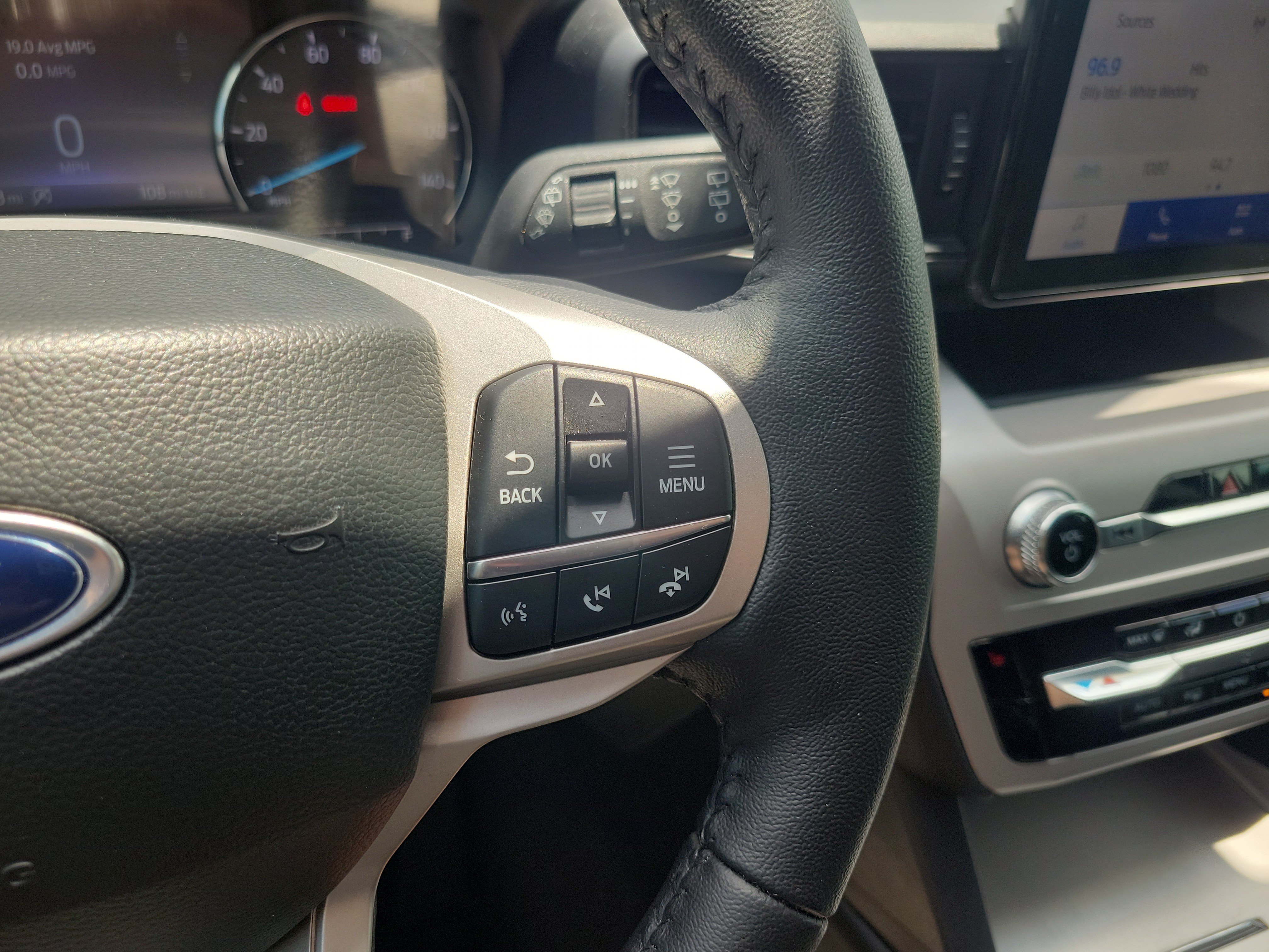 Used 2023 Ford Explorer XLT RWD image 22
