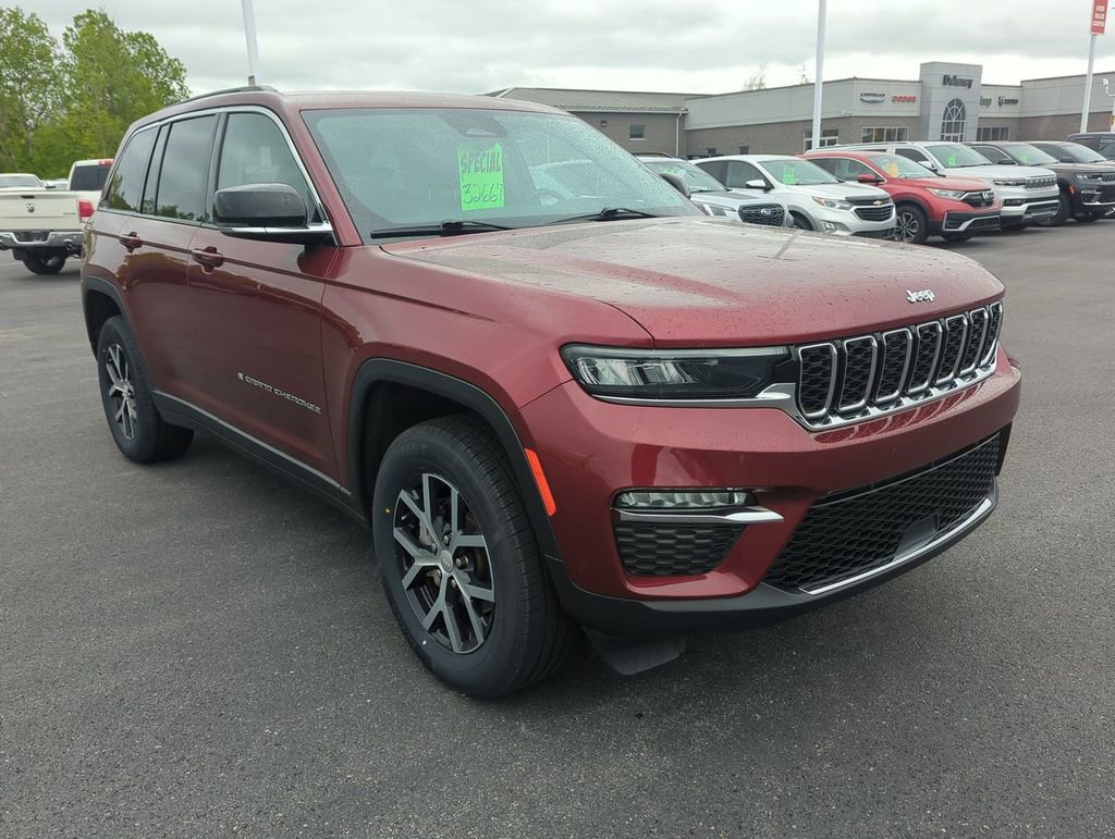 Used 2023 Jeep Grand Cherokee Limited AWD/4WD image 2