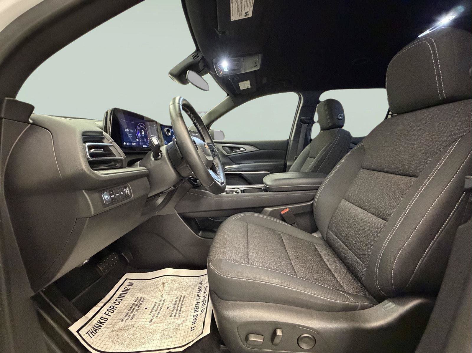 Used 2025 Chevrolet Traverse LT AWD/4WD image 23