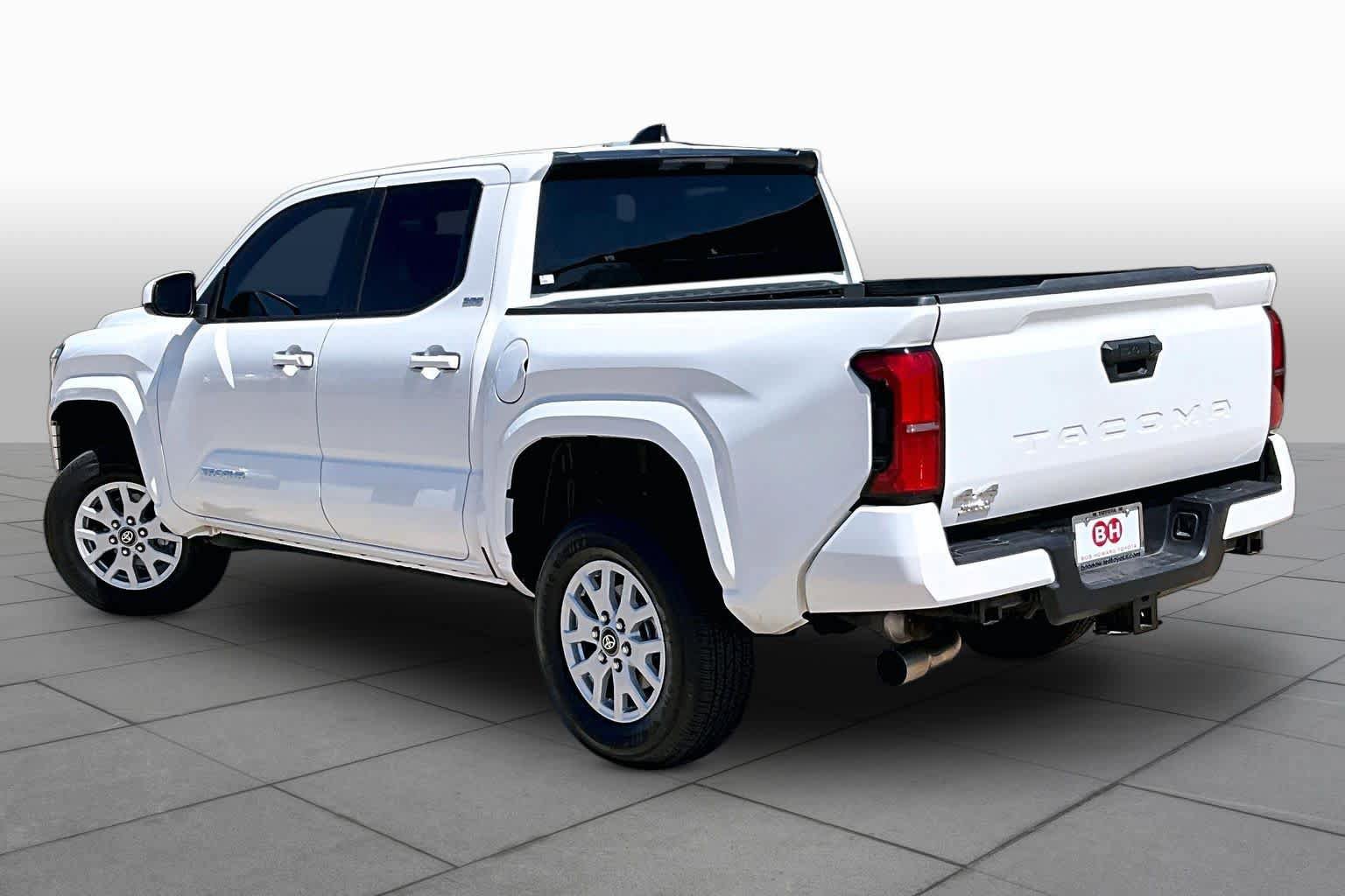 Used 2025 Toyota Tacoma SR5 AWD/4WD image 12