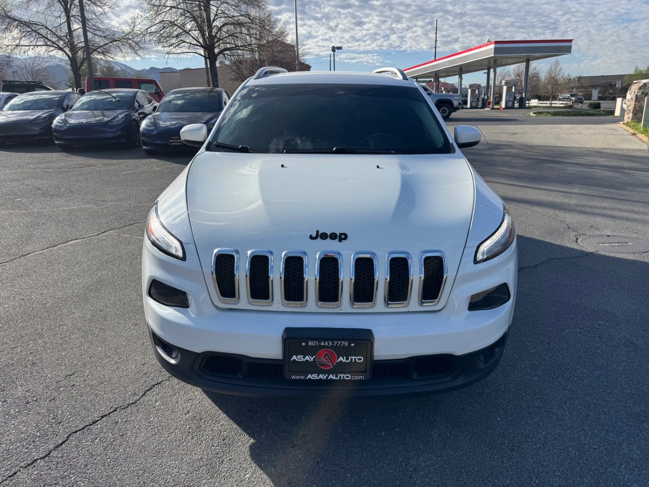 Used 2018 Jeep Cherokee Latitude Plus w/ Cold Weather Group image 8